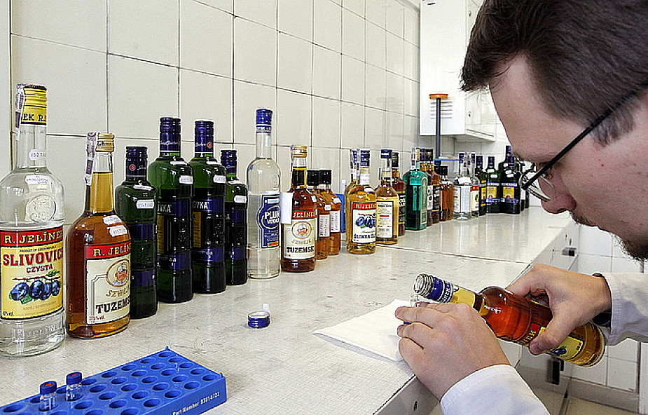 Krytyka rządowego zakazu sprzedaży alkoholu