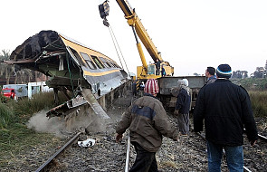 19 zabitych, 107 rannych w katastrofie pociągu