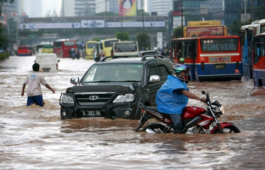 Powódź w stolicy Indonezji Dżakarcie