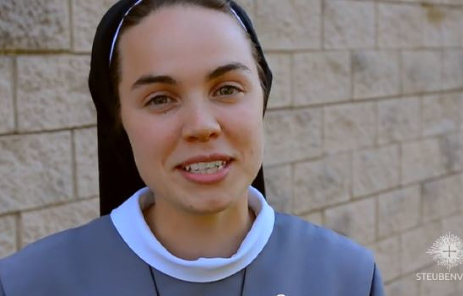 Piękna dziewczyna mówi, dlaczego została zakonnicą