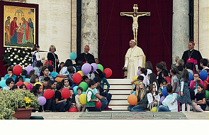 Rodzice i dzieci u papieża