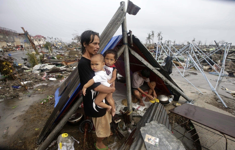 Filipiny: Co najmniej 10 tys. ofiar tajfunu