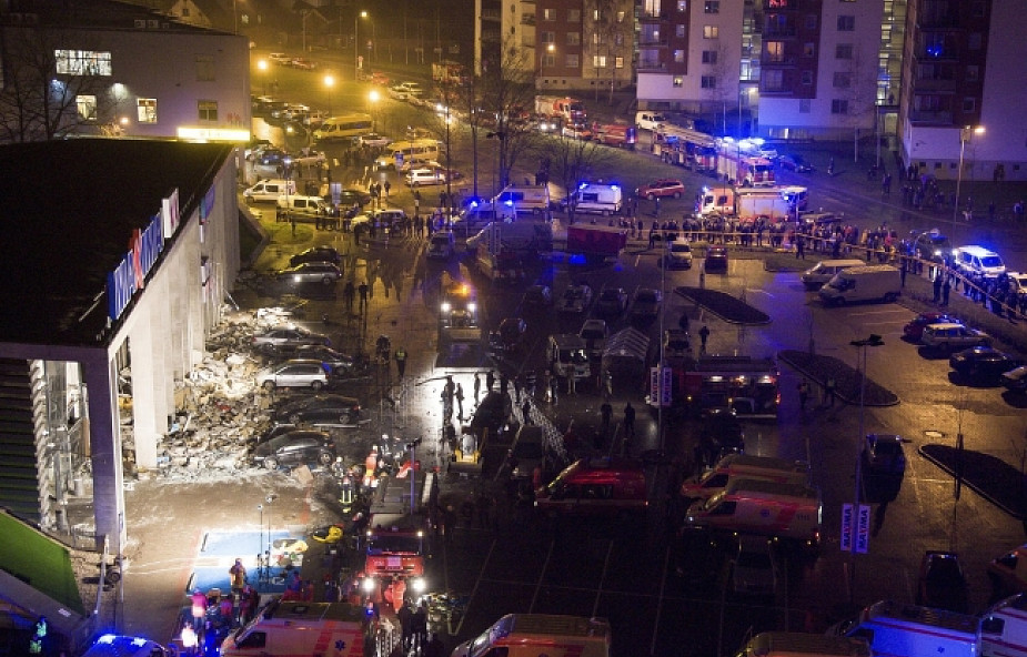 Ryga: Zawalił się dach supermarketu, są ofiary