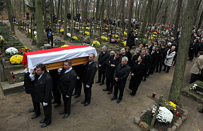 T. Mazowiecki spoczął na cmentarzu w Laskach