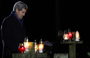Kerry złożył kwiaty na grobie Mazowieckiego