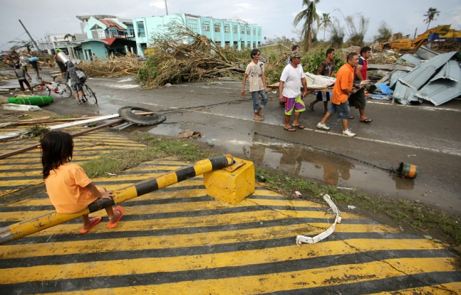 Filipiny: co najmniej 1200 ofiar tajfunu 
