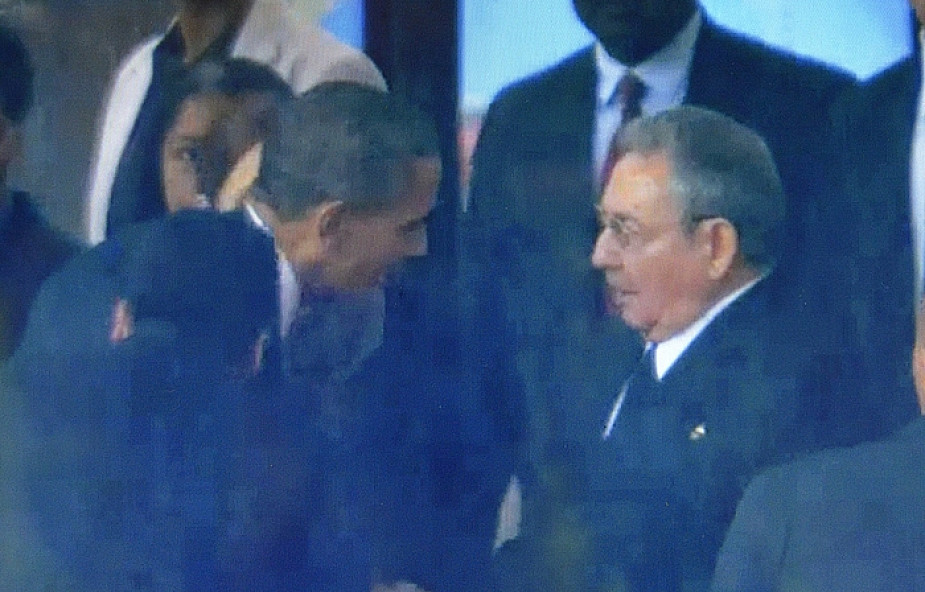 Obama wymienił uścisk dłoni z Raulem Castro