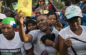 RPA: tysiące ludzi oddało hołd Mandeli