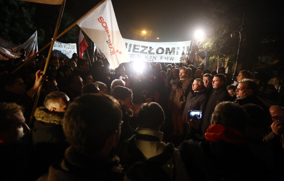 Demonstracje przed domem gen. Jaruzelskiego
