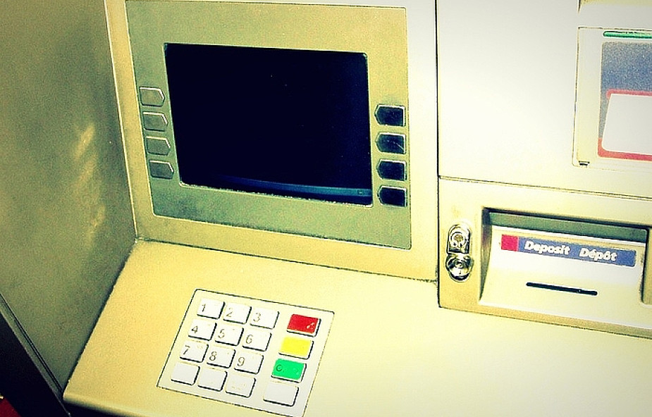 "Puls Biznesu": kredyt z komórki i bankomatu