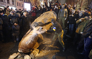 Ukraina: w Kijowie powalono pomnik Lenina