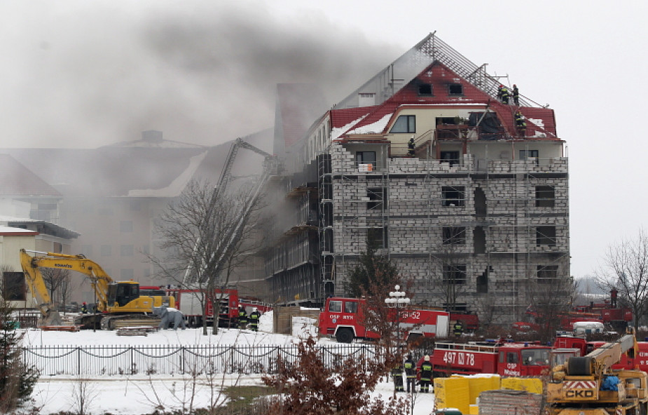 Pożar dachu hotelu "Gołębiewski" w Mikołajkach