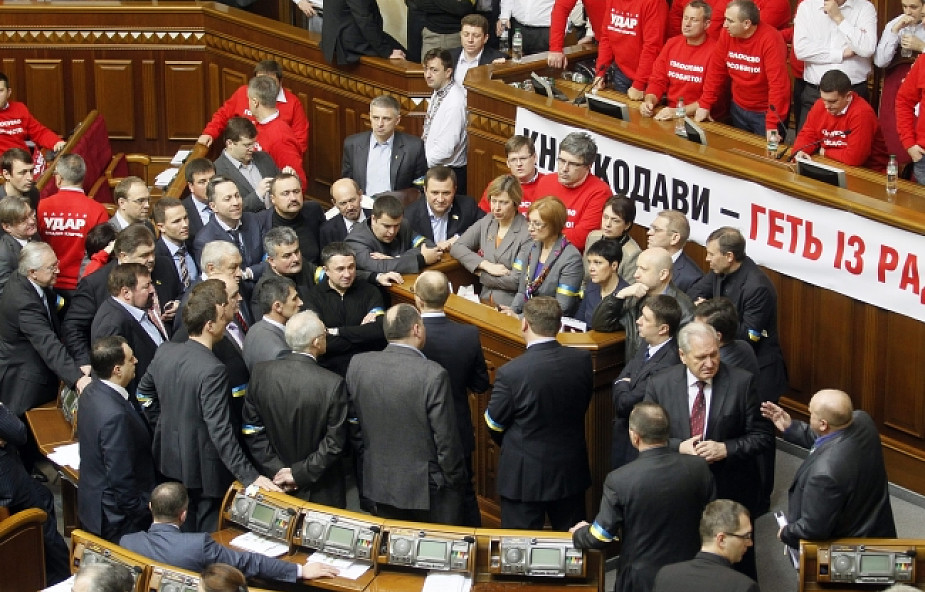 Ukraina: Trwa blokada parlamentu
