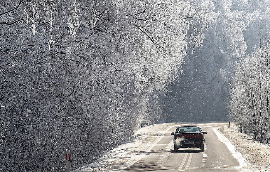 Śnieżyce utrudniają ruch na drogach