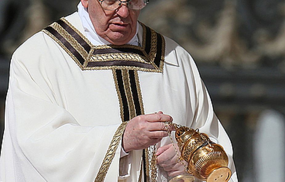 Papież otrzymał paliusz i pierścień Rybaka