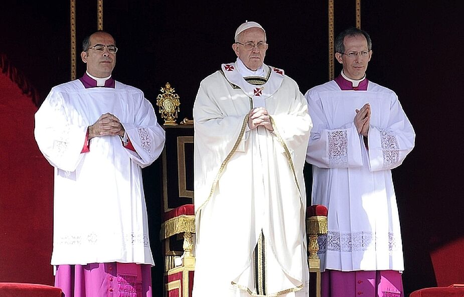Papież pozdrowił BXVI i złożył mu życzenia