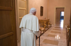 Prasa o "ukradzionych zdjęciach Benedykta XVI"