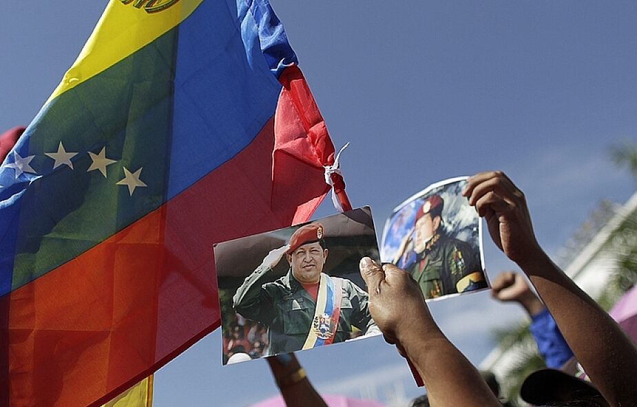 Ludzie na ulicach: "Chavez żyje, rewolucja trwa"