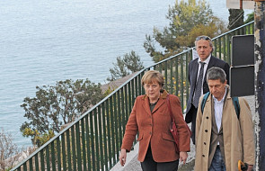 Merkel odwiedza zwolnionego pracownika