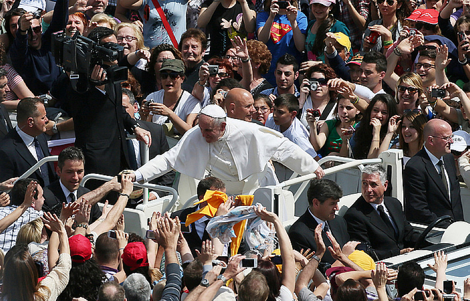 Papież Franciszek nie egzorcyzmował, modlił się