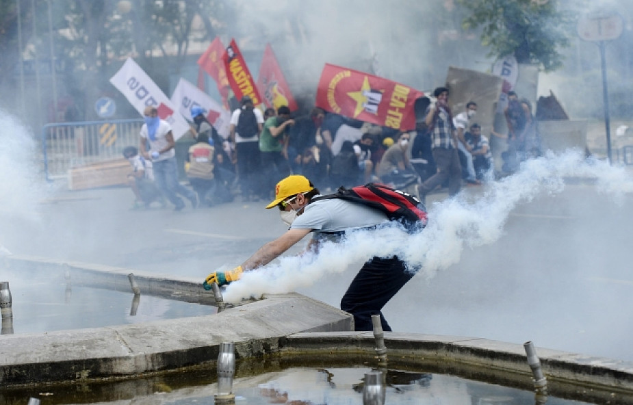 Turcja: gaz łzawiący przeciw demonstrantom