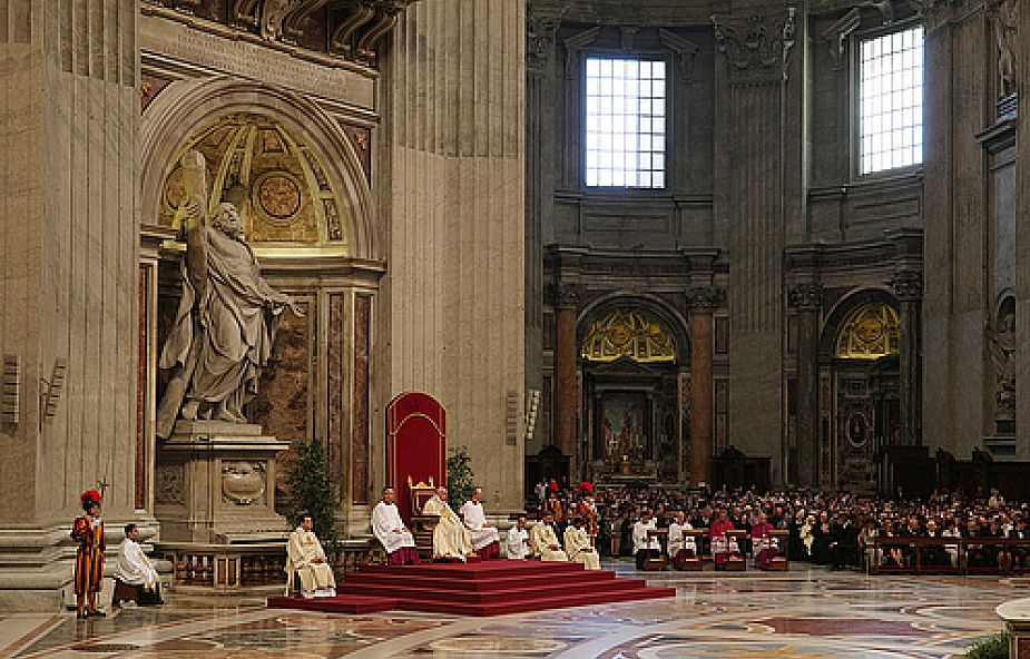 Papież przewodniczył adoracji eucharystycznej
