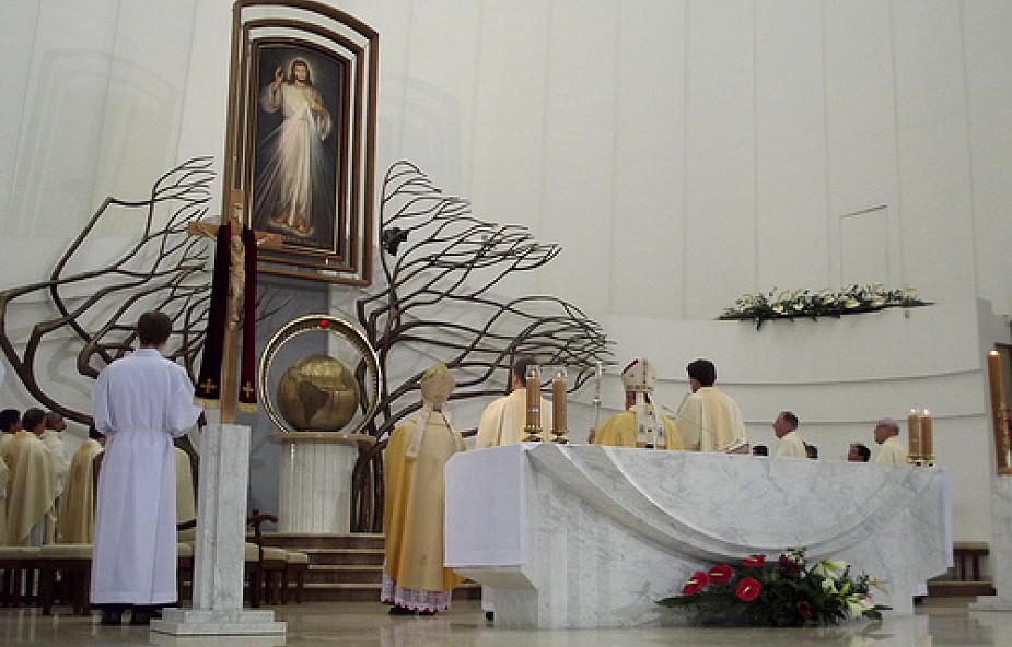Kardynał Amato: Polska jest ojczyzną świętych