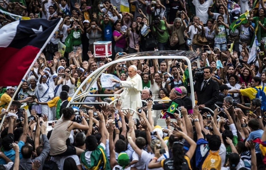 Papież Franciszek po trzykroć dziekuje