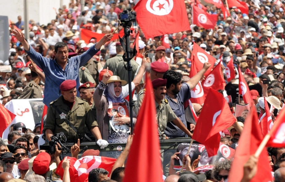 Tunezja: Tysiące ludzi na pogrzebie polityka