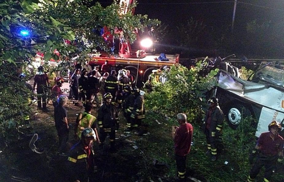 Włochy: 39 ofiar wypadku autokaru 