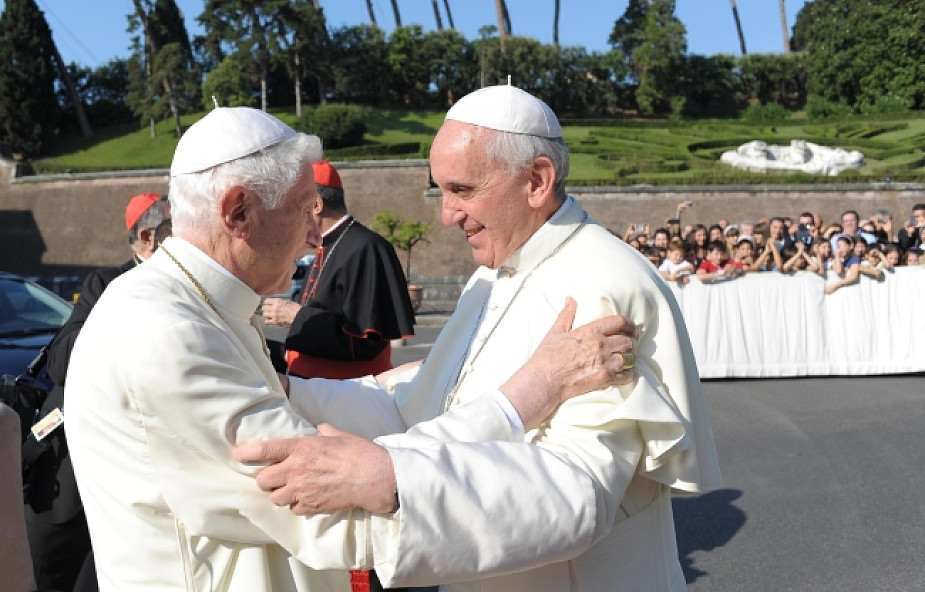 Benedykt XVI i Franciszek po raz pierwszy razem