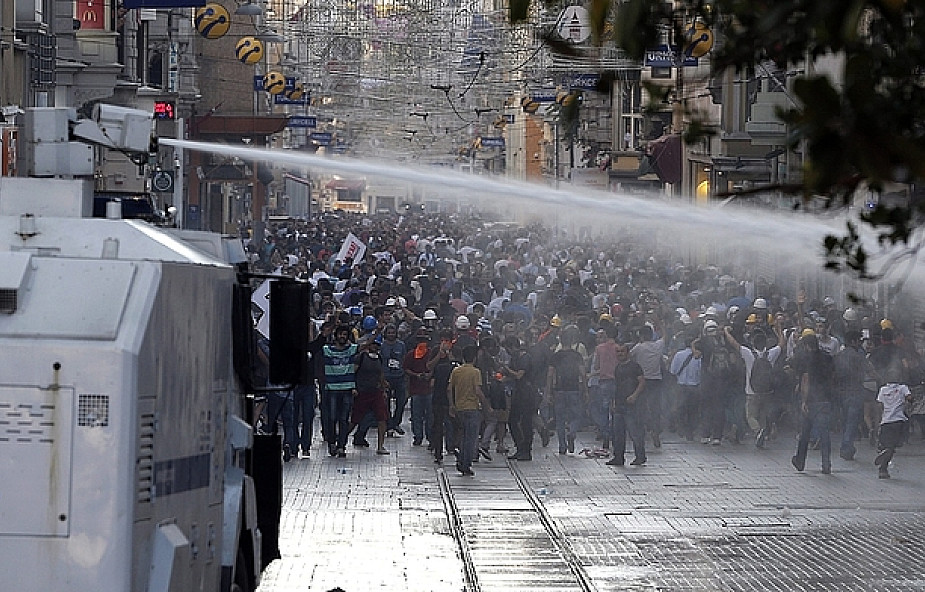 Policja rozpędziła demonstrantów w Stambule