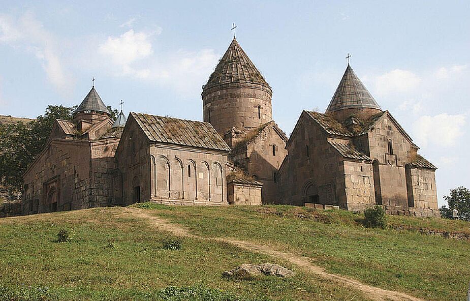 1700. rocznica chrztu Armenii, 18 lutego 2001