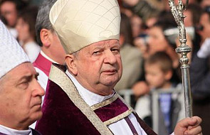 Kardynał Dziwisz pożegna Sławomira Mrożka