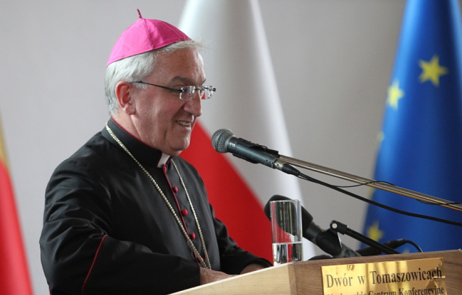 Nuncjusz: Kościół porzucają nie tylko apostaci