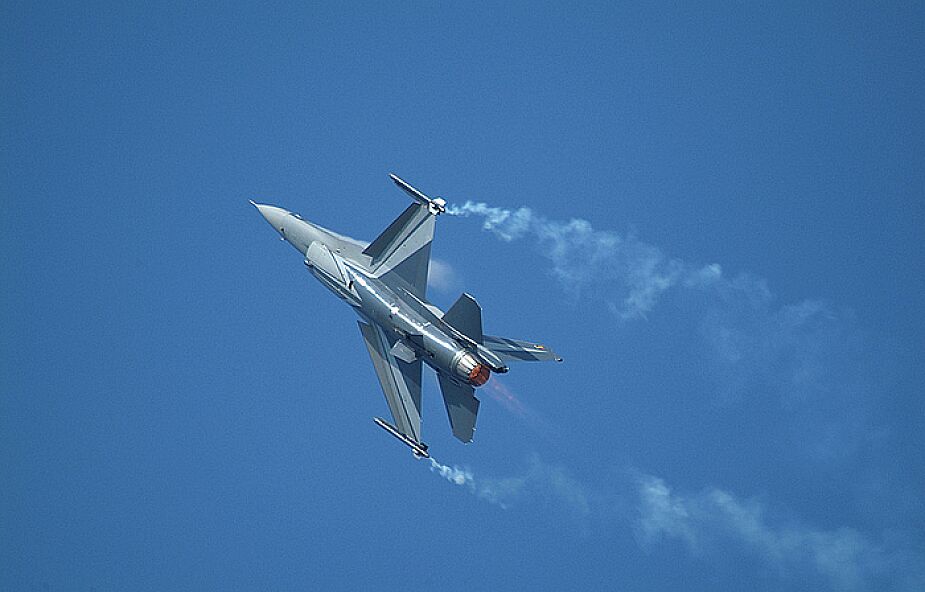 Wojsko wznawia loty F-16 z poznańskiej bazy