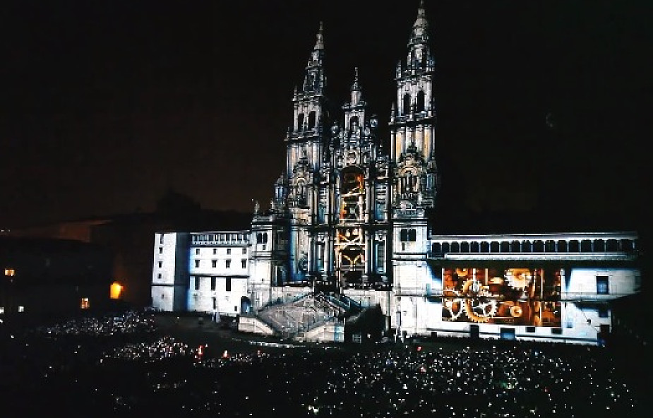 Katedra "ożywa" na oczach tysięcy widzów