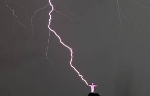 Posąg Chrystusa w Rio uszkodzony przez piorun
