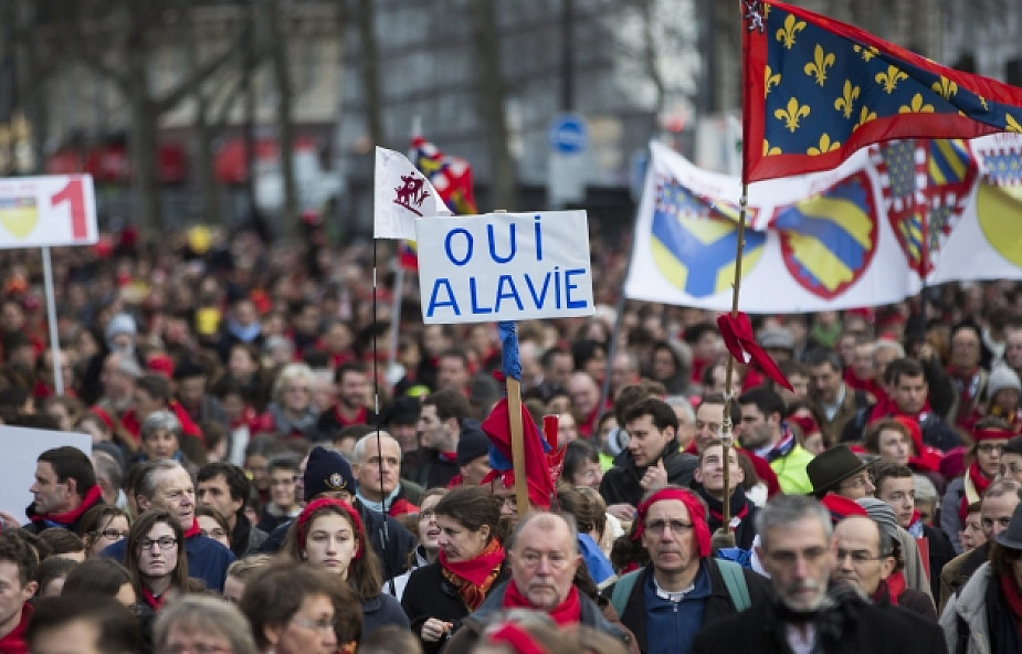 Paryż: Francuzi wyszli na ulice w obronie życia