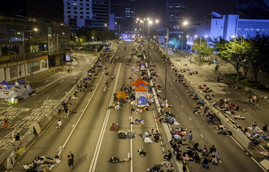 Mniej demonstrantów na ulicach Hongkongu