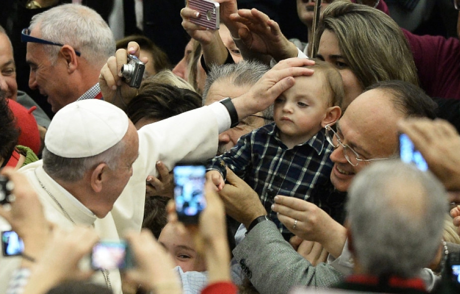 Papież: Rodzina jest istotna dla przekazu wiary