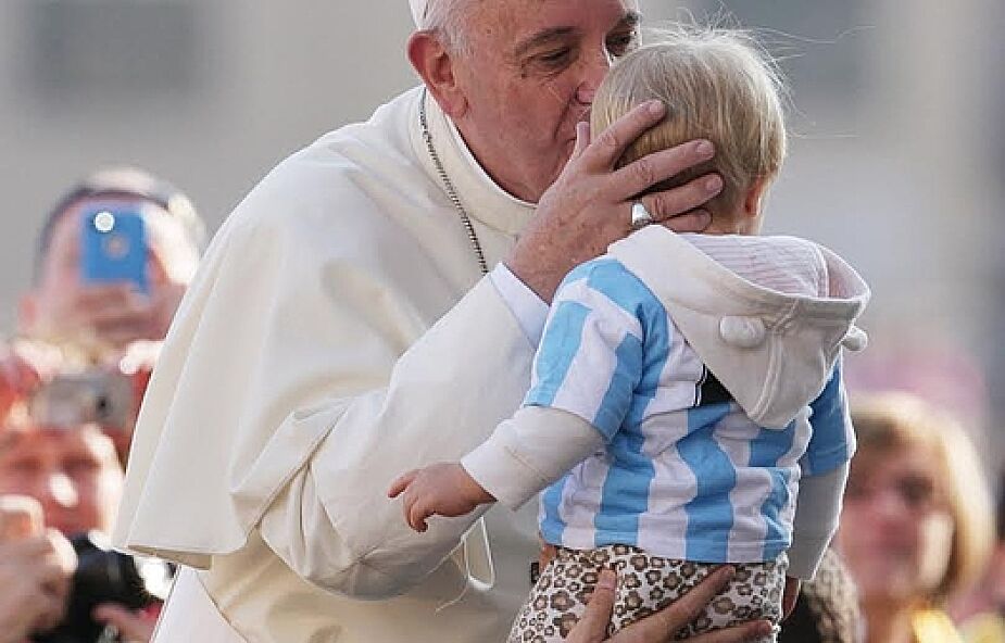 Papież: rodzina jest istotna dla przekazu wiary