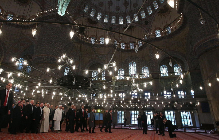 Papież odwiedził Błękitny Meczet w Stambule