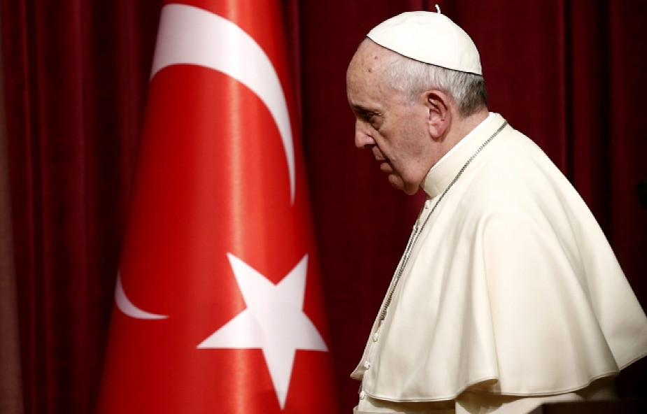 Serdeczne przywitanie Franciszka w Stambule