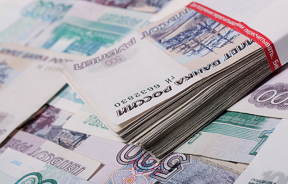 Rosja: kurs rubla nadal leci na łeb na szyję