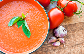Zupa pomidorowa z czosnkiem i bazylią