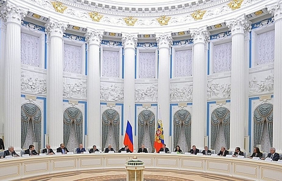 Rosja: "nowe sankcje podsycają konflikt"