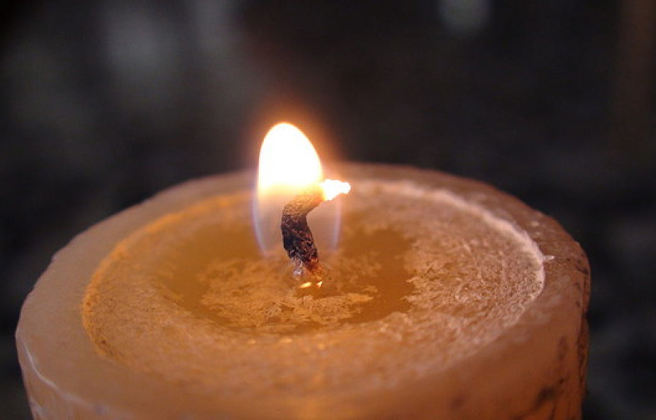 Płoną świece w geście solidarności z Ukrainą