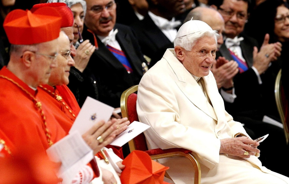 Benedykt XVI dementuje spekulacje prasy