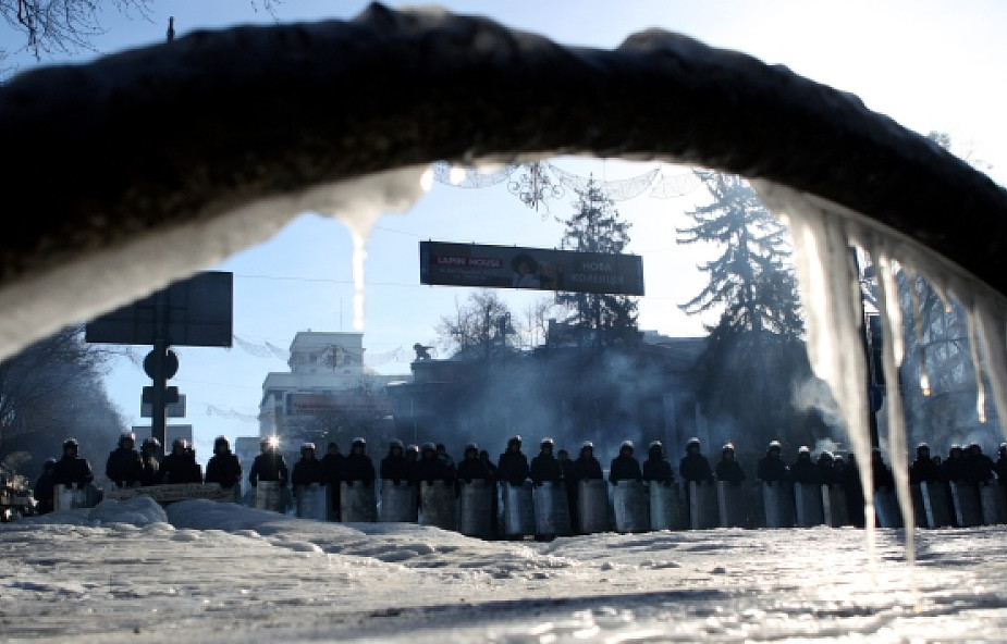 Kijów: Noc spokojna; demonstranci grali w piłkę
